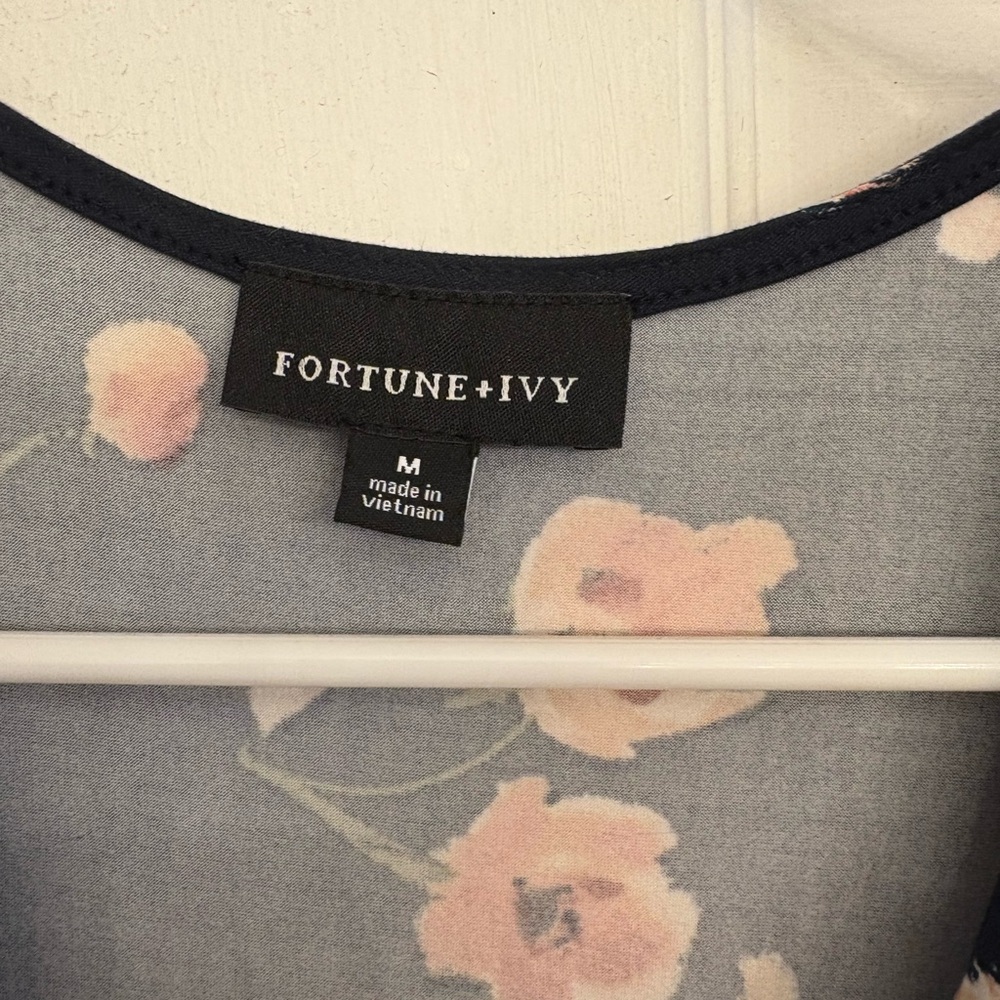 Chic Navy Floral Midi Dress - Picture 8 of 9